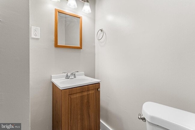 Building Photo - 544 N Allison St