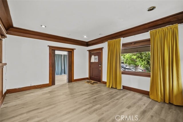 Building Photo - 1549 N Kingsley Dr