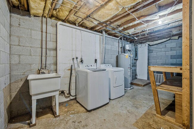 Building Photo - Craftsman