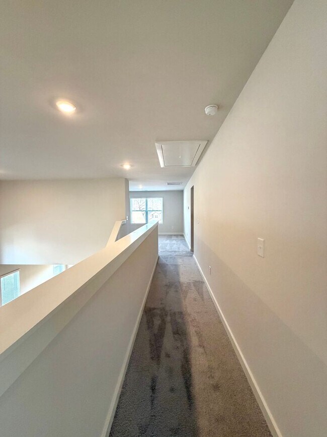 Building Photo - 1333 Gentry Dr