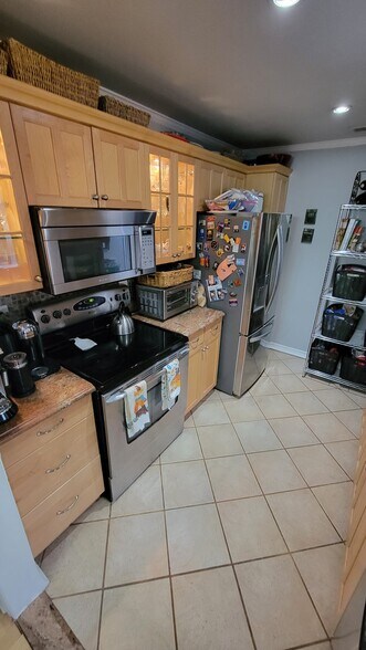 Kitchen - 780 River Rd