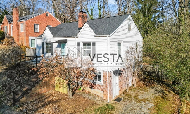 Building Photo - 18 Canterbury Rd