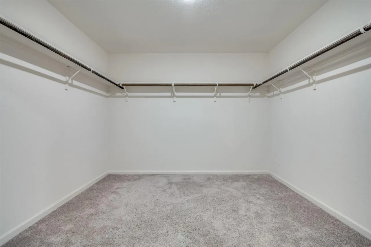 Building Photo - 731 Yorkshire Dr