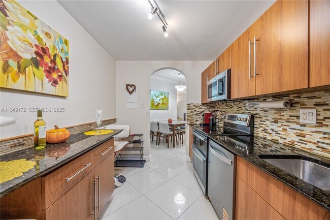 Building Photo - 3001 S Ocean Dr