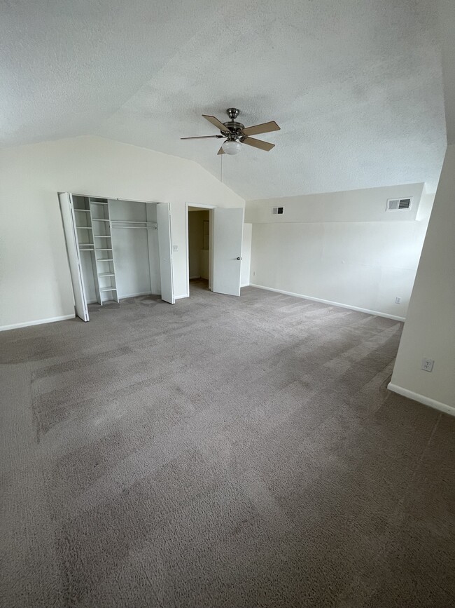 Building Photo - 5420 Lido St