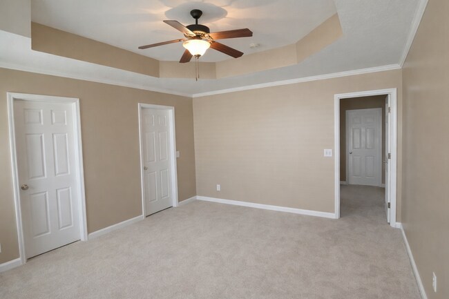 Building Photo - $1800 3 Bedrooms 2.5 Bath Brick Home with a bonus room!