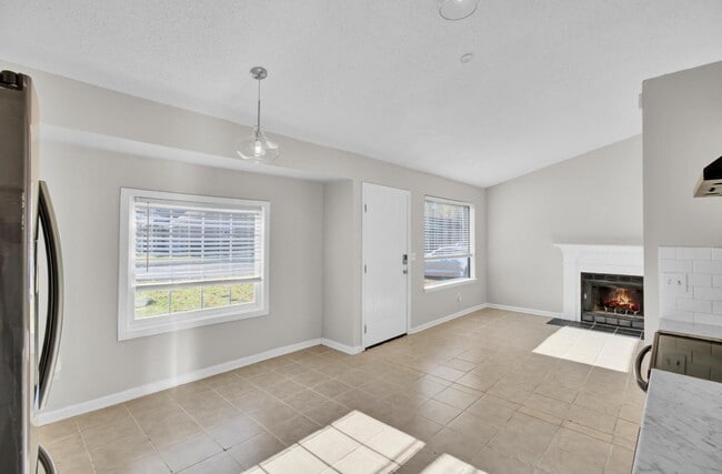 Building Photo - 1282 Maryland Dr