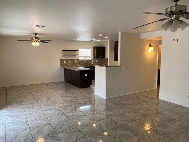 Building Photo - 4150 E Azurite Rd