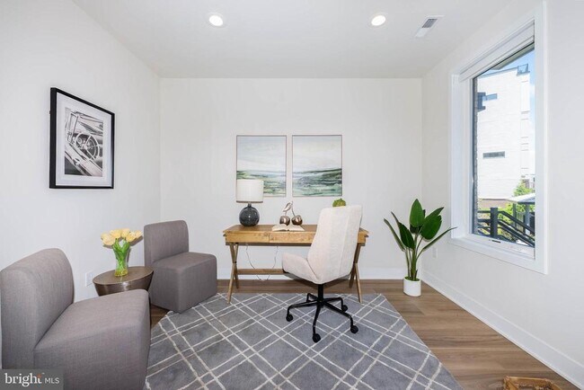 Building Photo - 305 Manion Aly