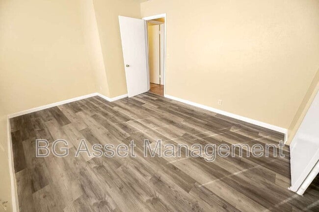 Building Photo - 1426 48th Ave