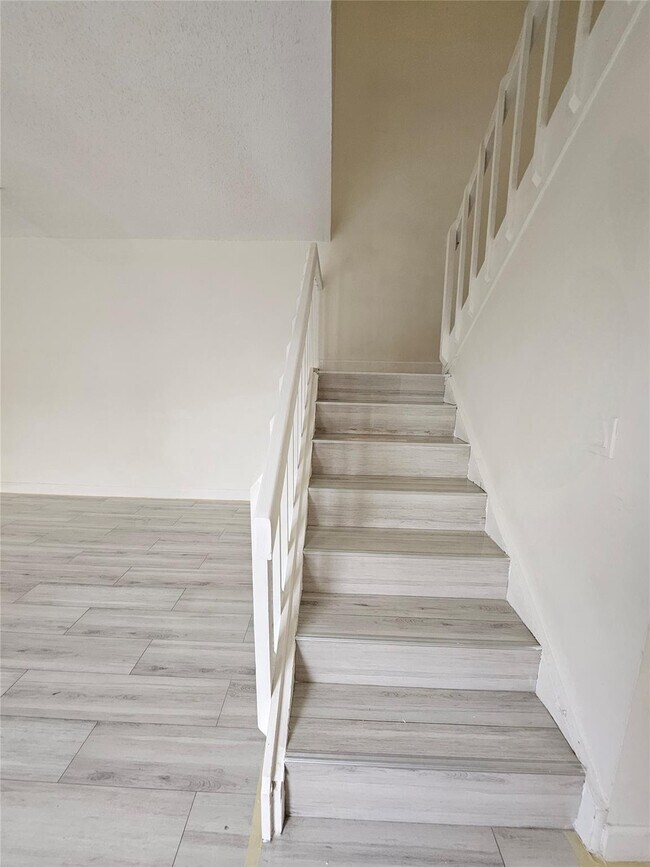 Building Photo - 912 Springdale Cir