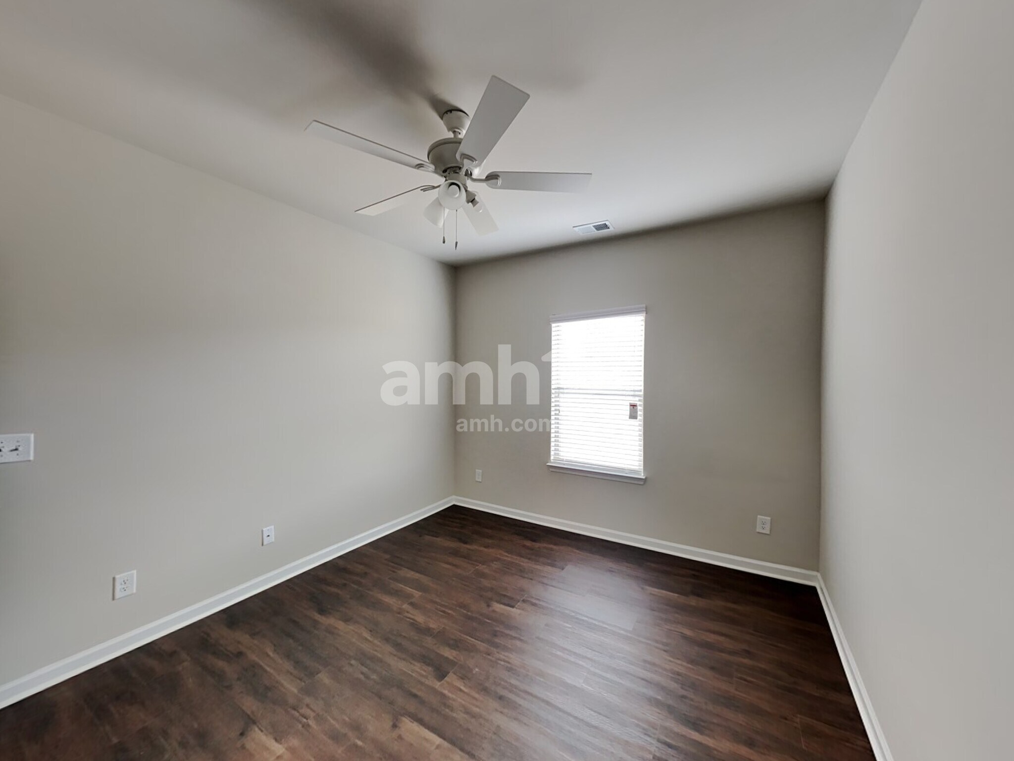 Building Photo - 235 Hickory Pointe Dr