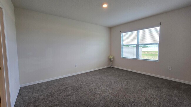 Building Photo - Beautiful 4 Bedroom, 2 bath home is Availa...