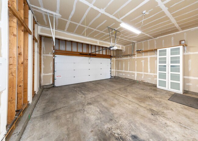 Building Photo - Lovely Home on East Side Near Military bas...