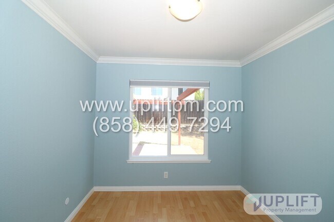 Building Photo - 3 bed 2 bath House With Solar And Communit...
