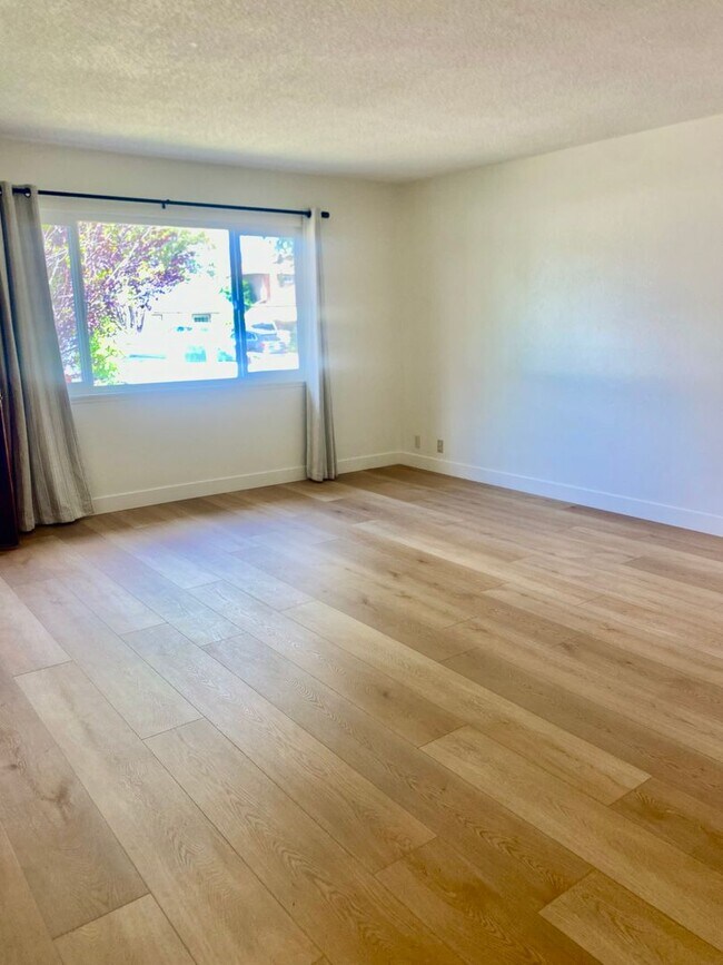 Building Photo - Prime Ojai Location