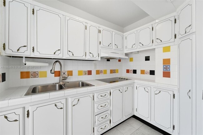 Building Photo - 1662 Lincoln Ct