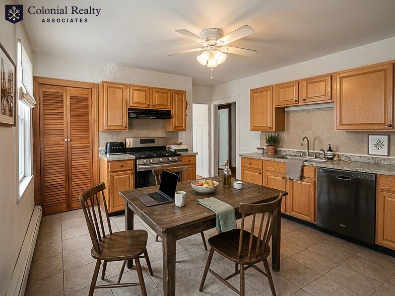 Building Photo - 94 Boylston St