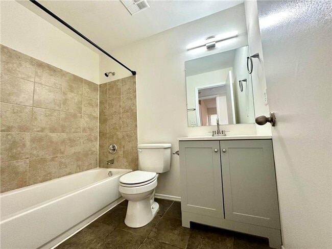 Building Photo - 2301 Huntingdon Chase