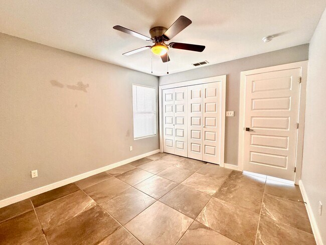 Building Photo - 1009 La Muralla St