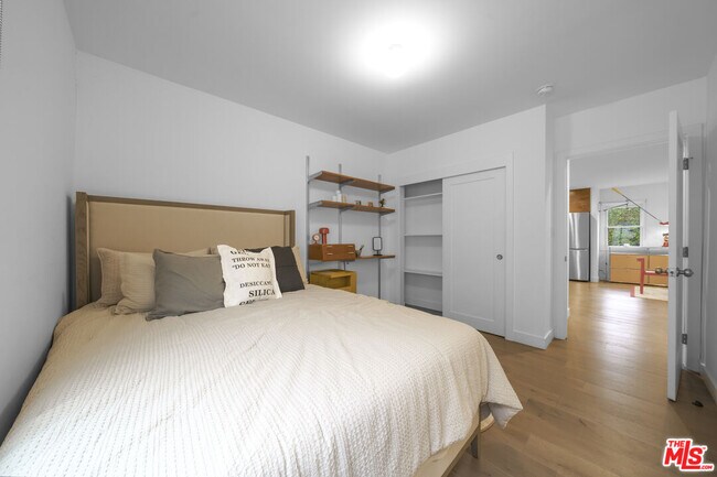 Building Photo - 848 N Las Palmas Ave