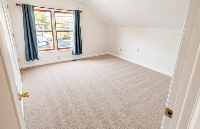 Building Photo - 1320 N Main St