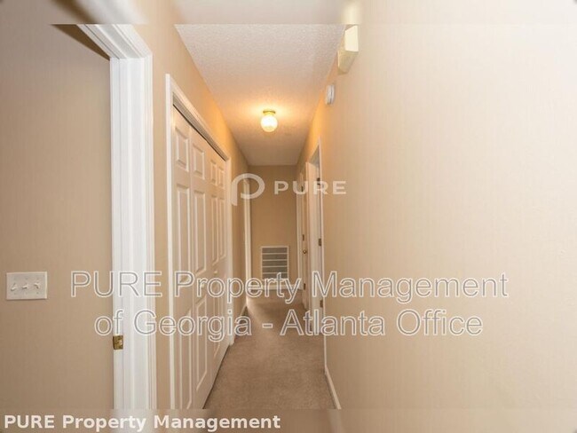 Building Photo - 6 Cambridge Ct