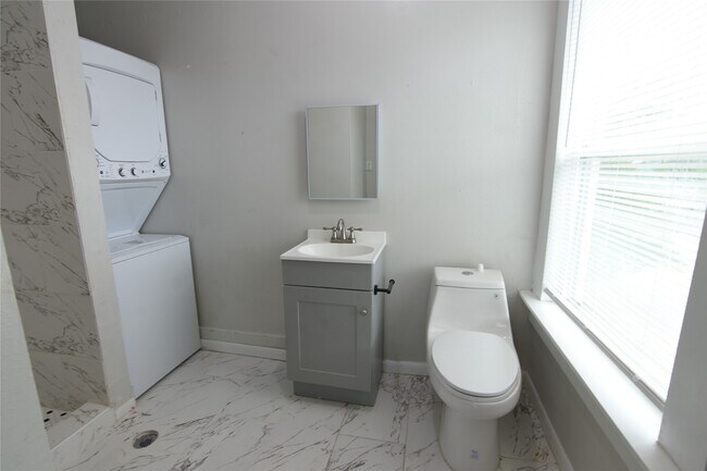 Building Photo - 615 Pacific St