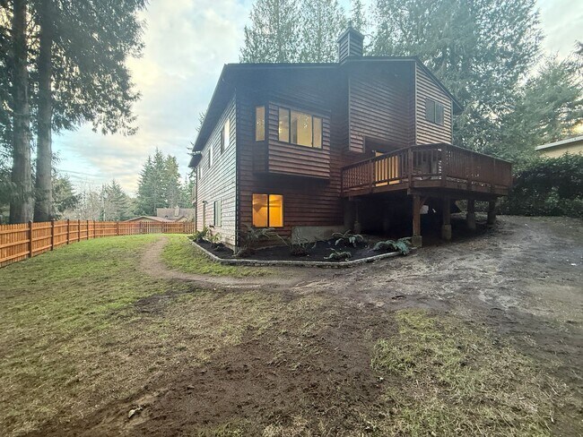 Building Photo - 3 BED 2.5 BATH WITH DAYLIGHT BASEMENT & BONUS ROOM - SPACIOUS CORNER LOT