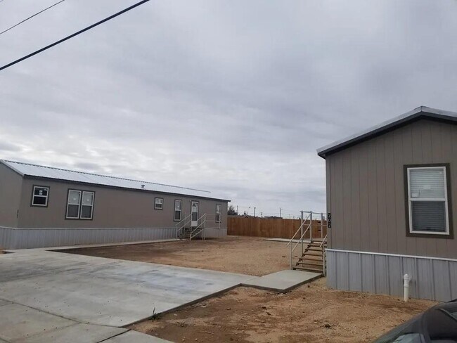 Building Photo - 705 US-385