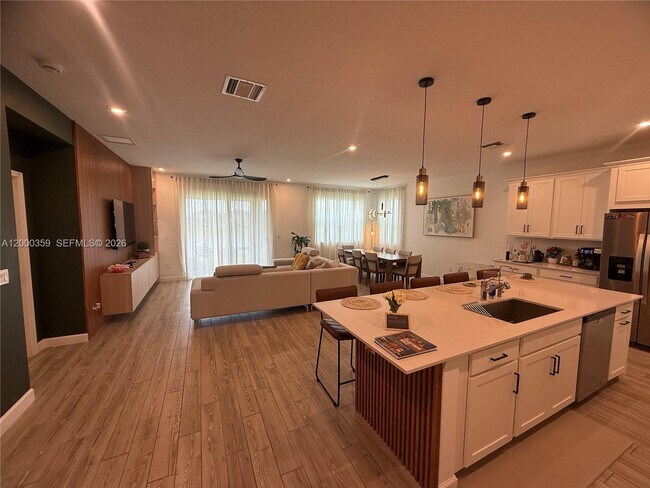 Building Photo - 10503 SW Orana Dr