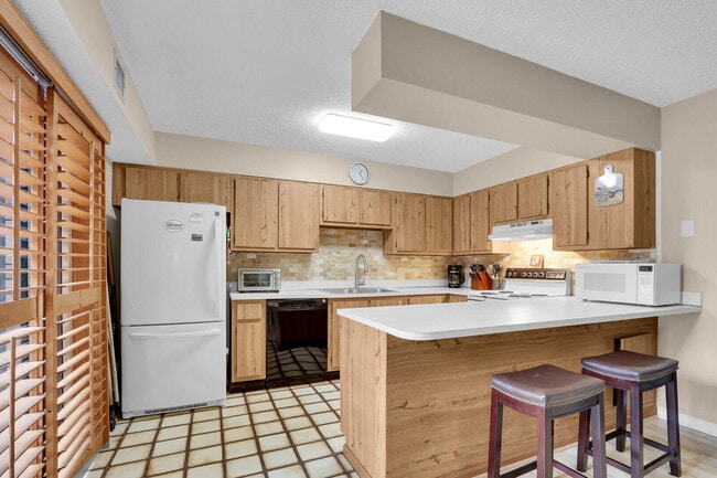 Building Photo - 1420 Ocean Way