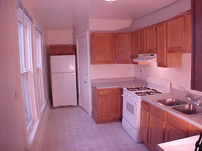Building Photo - 219 E Mifflin St