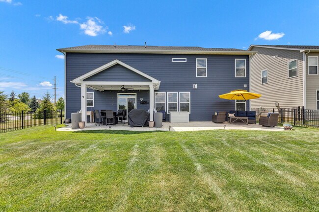 Building Photo - 15611 W Rail Dr