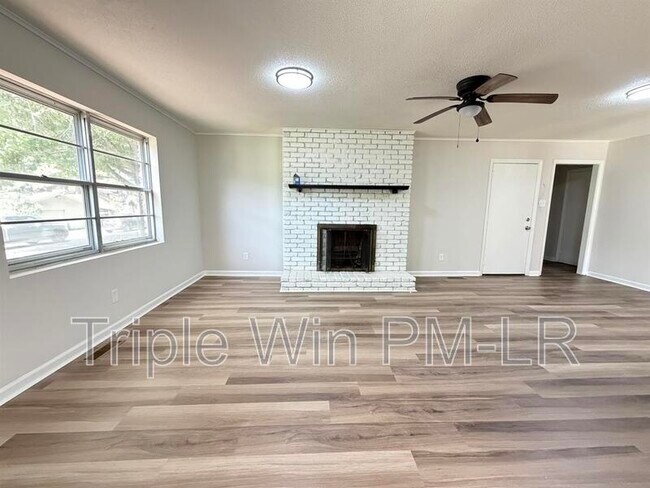 Building Photo - 33 Single Oaks Dr