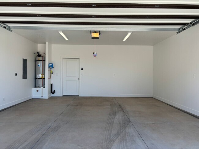 Building Photo - 2639 E Wake Frst Ln