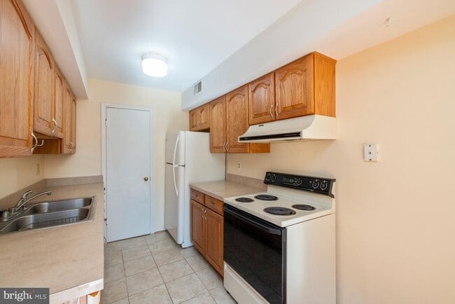 Building Photo - 39 Triple Crown Ct