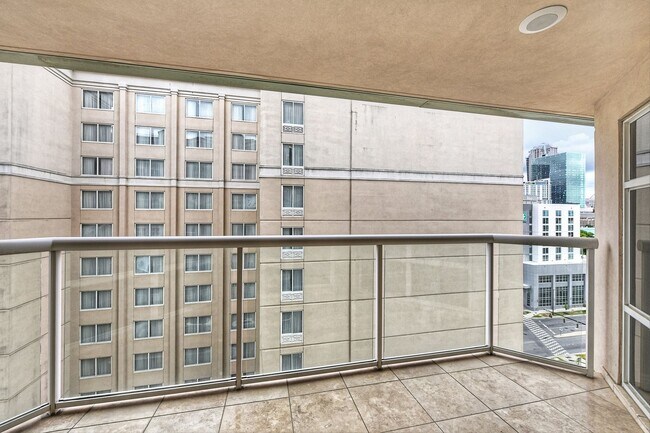 Building Photo - Modern High End Luxury Condo in Uptown Charlotte