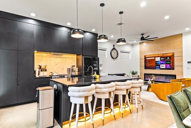 Building Photo - 1211 Bonnie View Rd