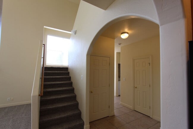Building Photo - $500 Off Move-In Special – Spacious 4-Bed ...