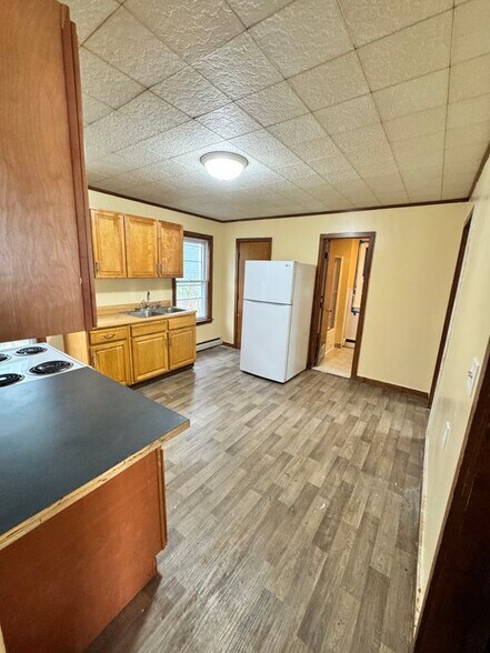 Building Photo - 10 Valley St