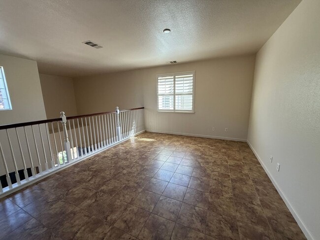 Building Photo - 1487 Highland Dr