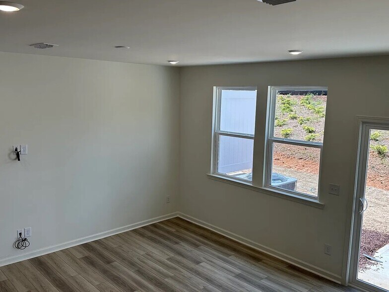 Building Photo - 169 Parker Ln