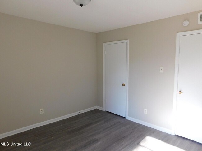 Building Photo - 2775 Normandy Cove