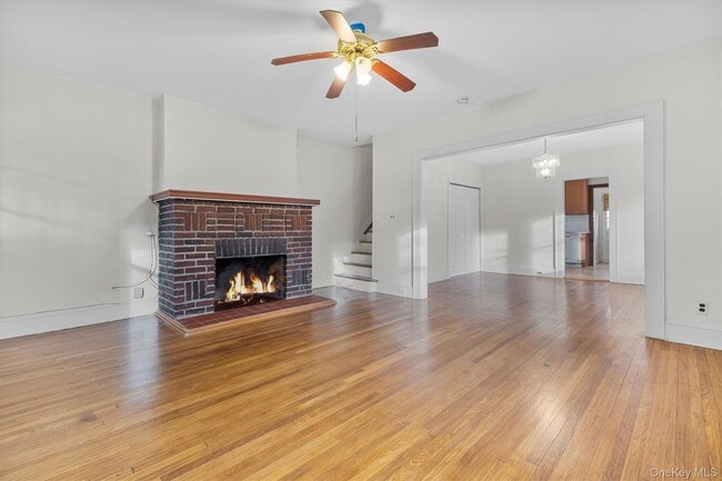 Building Photo - 247 Roberts Ave