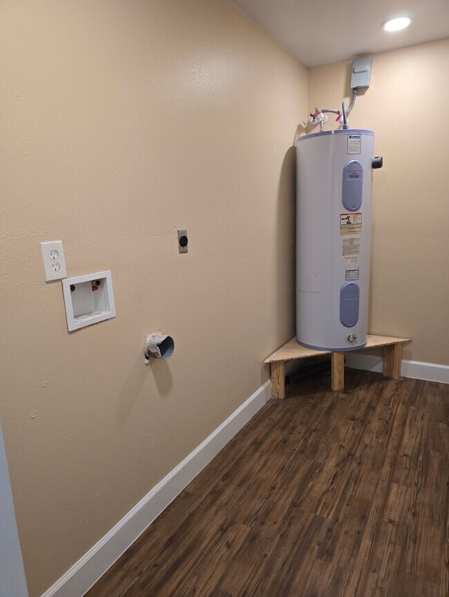 Building Photo - 2023 Barnsley Ln