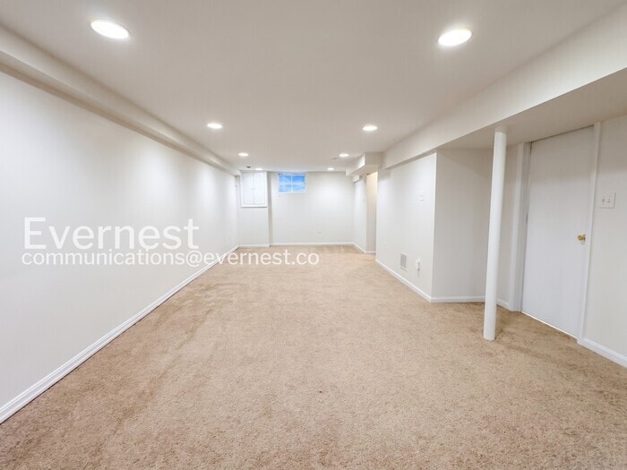 Building Photo - 5427 Varnum St