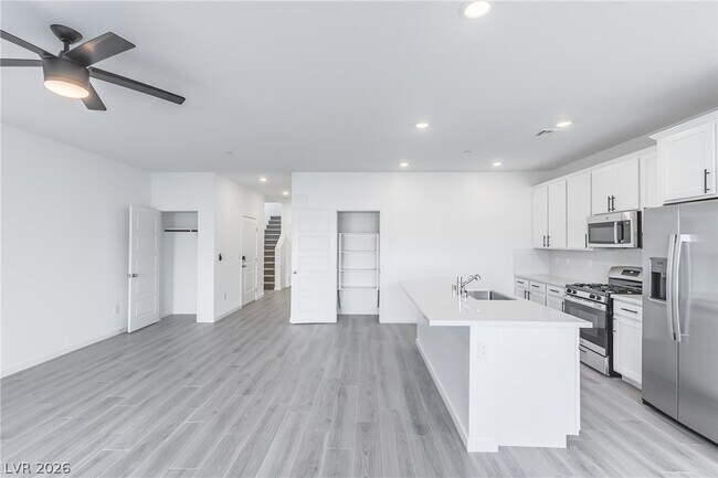 Building Photo - 9958 Carlon Hls Ave