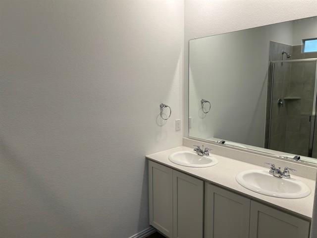 Building Photo - 2517 Maplehurst Dr