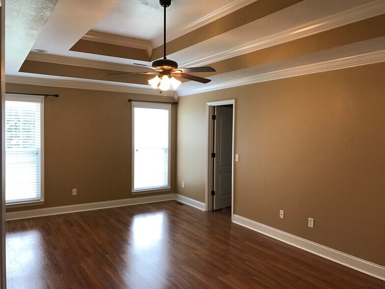 Large Master Suite, walk in closet - 8456 Lexie Lane
